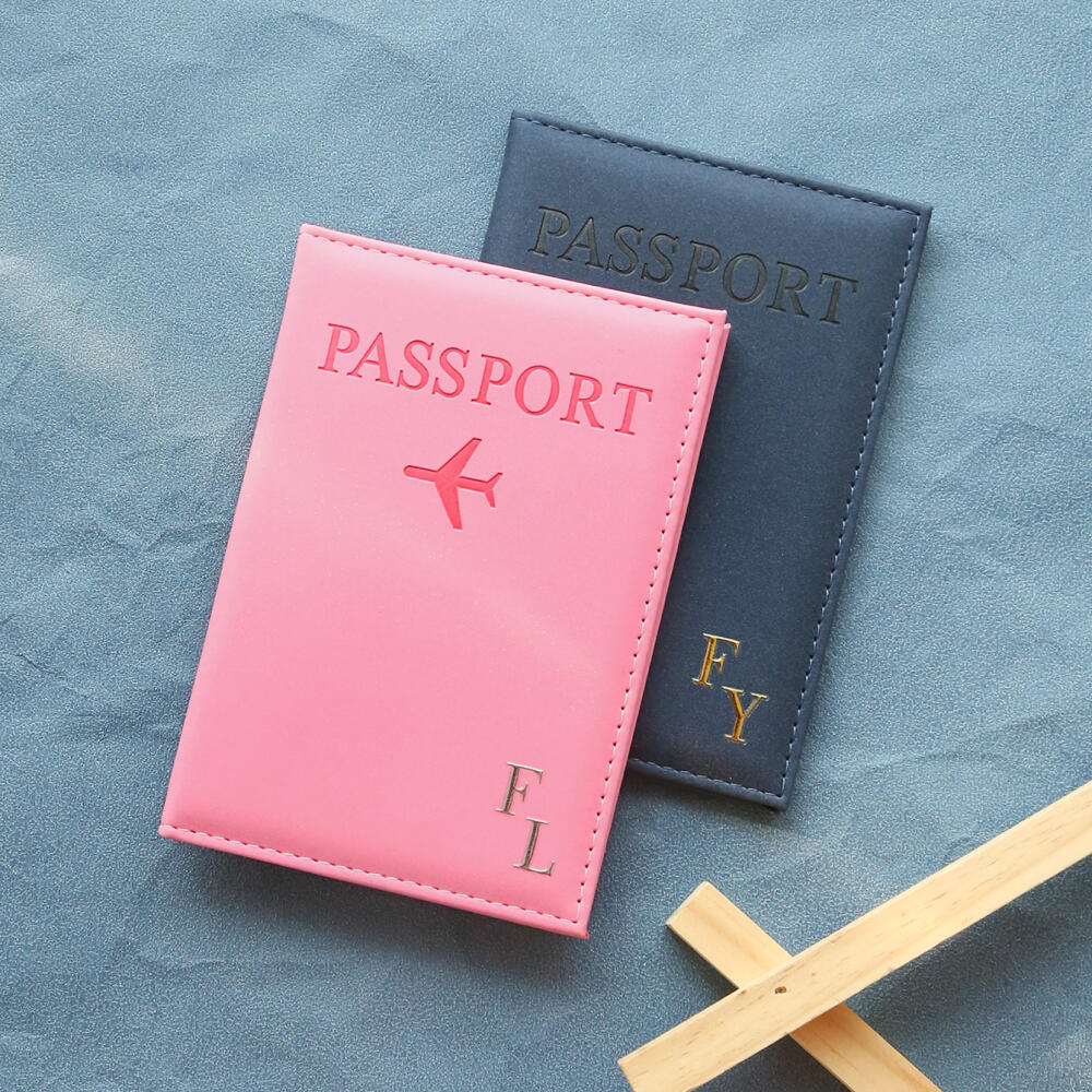 غطاء جواز سفر مخصص بحروف أولى  - مراجعة Travel Accessories Hong Kong وسعره