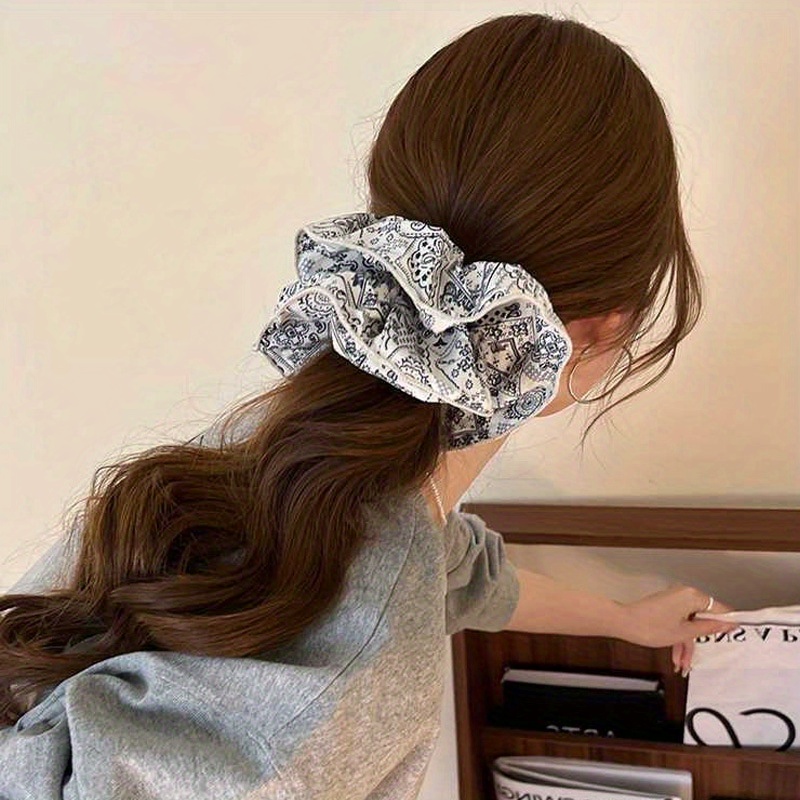 مجموعة إكسسوارات شعر أنيقة من  - مراجعة Travel Accessories For Elderly وسعره