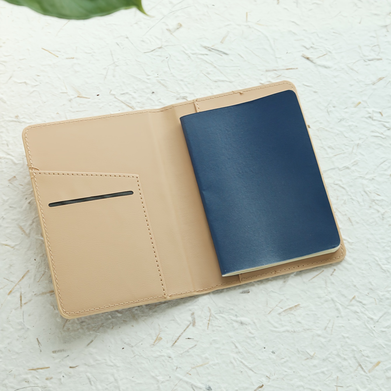غطاء جواز سفر مخصص بحرف أولي م - مراجعة Travel Accessories Hong Kong وسعره